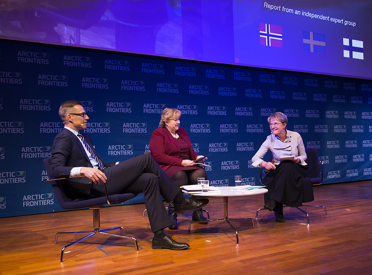 Alexander Stubb, Erna Solberg og Kristina Persson diskuterte økonomisk vekst i Arktis. Foto: Stig Brøndbo